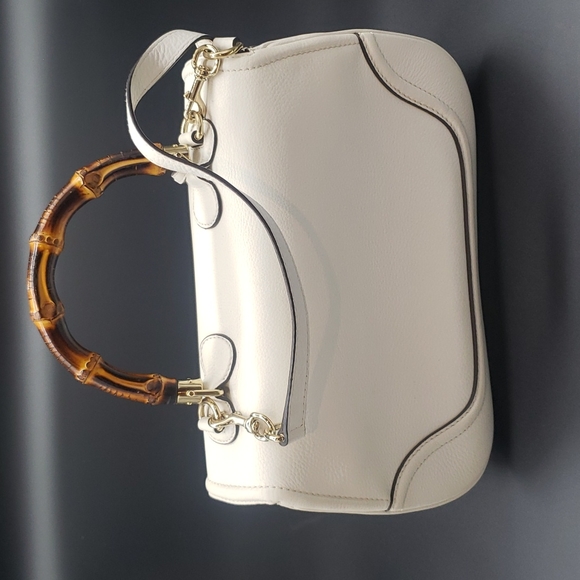 GUCCI BAG SIZE 12X8 COLOR WHITE LEATHER with gold hardware AND LEATHER STRAPS - Picture 2 of 16